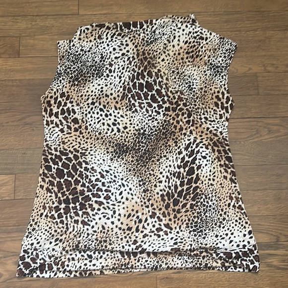 Chicos Leopard Print Draped Front Sleeveless Top Size 2 - Picture 5 of 7